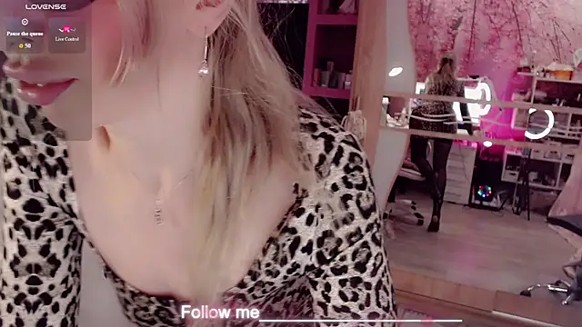 Онлайн чат XXX AnnieGOld_