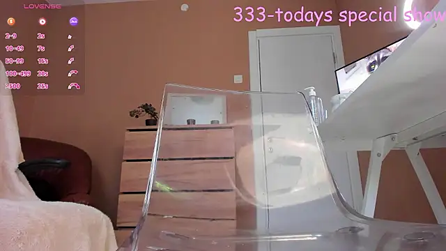 KaylaLaine Show in webcam