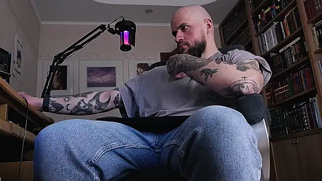 XXX chat uživo modela FindomJason