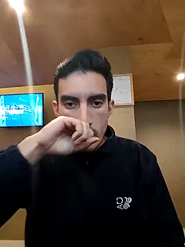 XXX chat uživo modela TommyMomentum