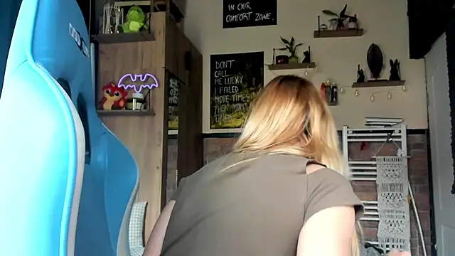 XXX chat uživo modela karo123421