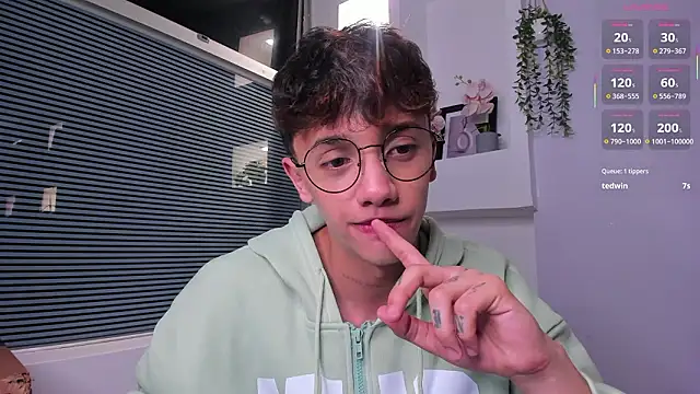 Chat XXX ao vivo de Tomy_Rox