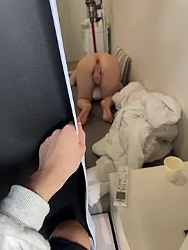 POCARI_SWEAT's Live XXX Chat