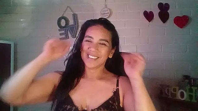 MiiaVelasquez Live XXX-Chat