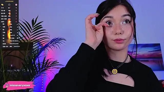 Avery-- Adlı Modelin Canlı XXX Sohbeti