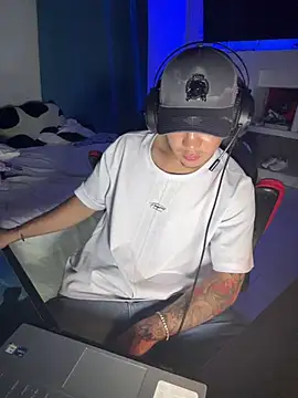 AngelLatinBoy webkamerás műsora