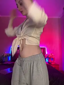 FlexboxDoll's Live XXX Chat