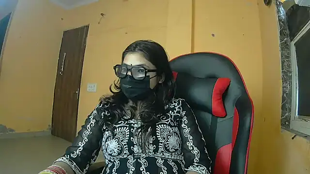 callmeshreya's Live XXX Chat