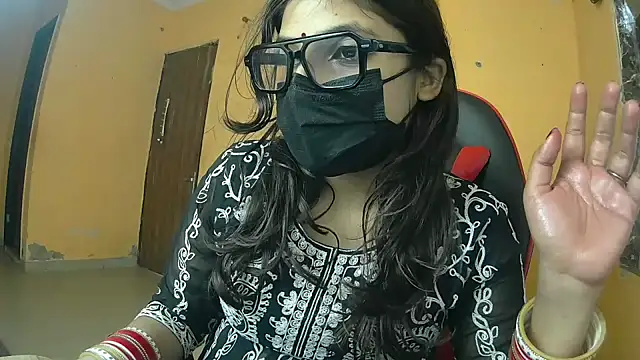 callmeshreya's Live XXX Chat