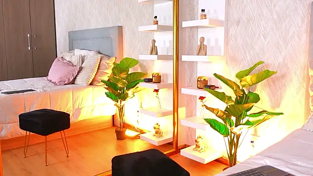 Sofy_Bradd Adlı Modelin Canlı XXX Sohbeti