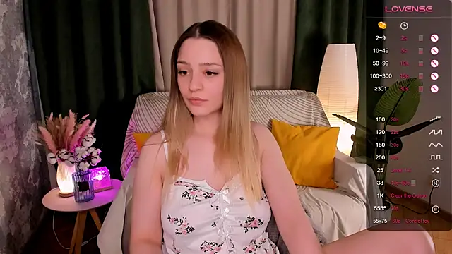 XXX chat uživo modela cherrykississ