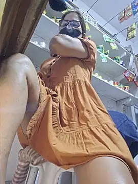 Chatroom XXX en direct de Loreanegel_kissme105