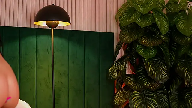 دردشة IrisNightshade الجنسية المباشرة