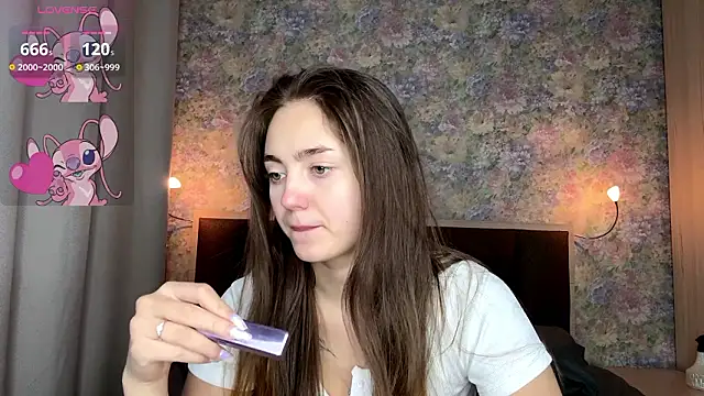 Chatroom XXX en direct de LoraDavi