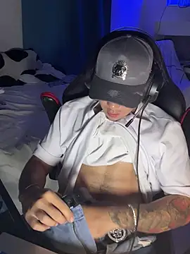 AngelLatinBoy Show in webcam