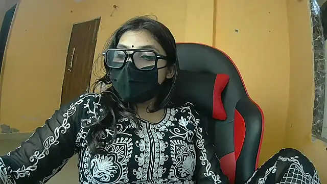 callmeshreya's Live XXX Chat