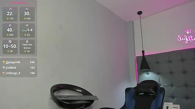 scarletcherry18's Webcam Show