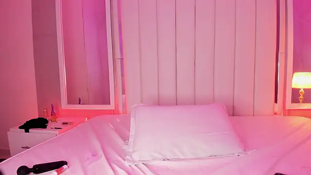 Kendall_curves Live XXX-Chat