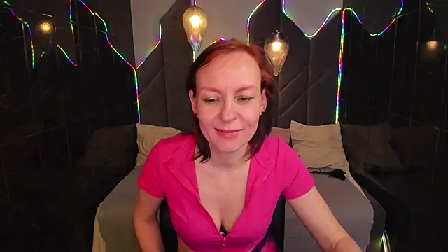 Show modela NikaGentle na web-kameri