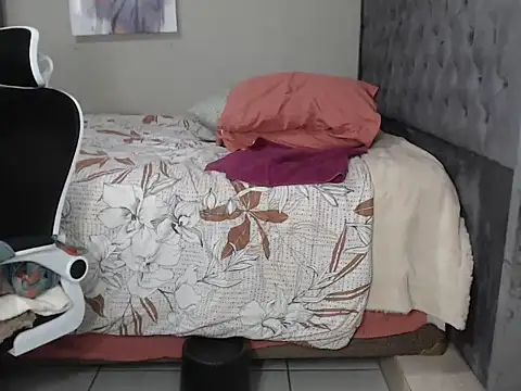 Chat XXX ao vivo de YummyMelxx