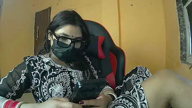 callmeshreya Show in webcam