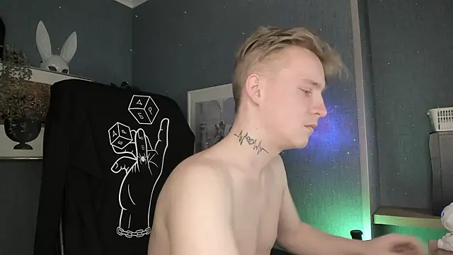 Show modela AlexxSweet na web-kameri