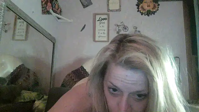 Chat XXX en directo de MommaCummins00