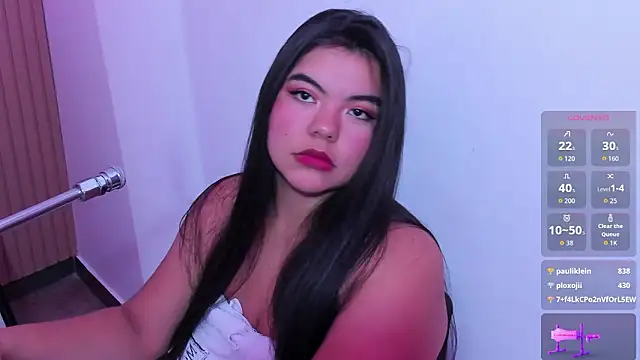 klhoe_boobs' Live XXX Chat