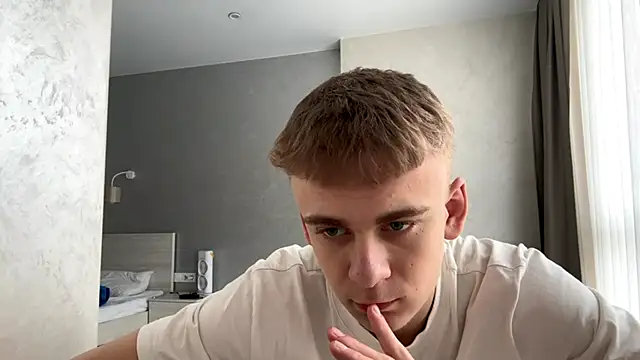 SoloFury: διαδικτυακό σόου στην κάμερα