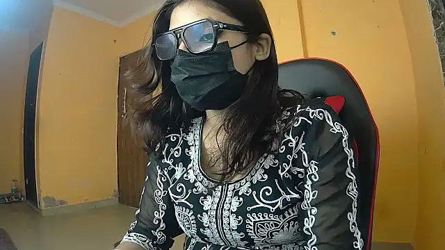 callmeshreya's Live XXX Chat