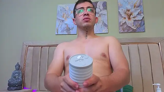 Tommas_JhonsonのライブXXXチャット