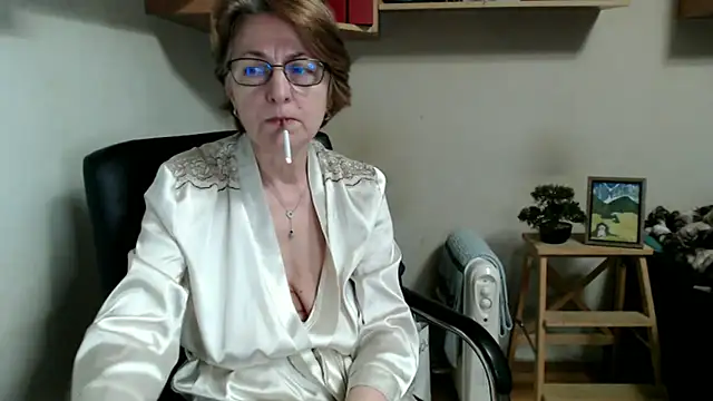 Chat +18 de katemodel ao vivo