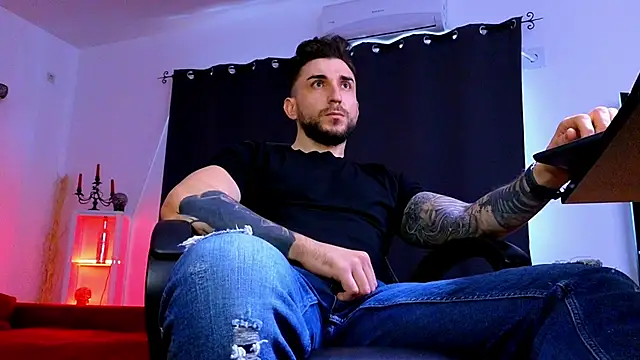 MightyAaron66 即時 XXX 聊天