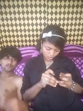 Freakingromance: διαδικτυακό σόου στην κάμερα