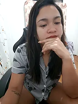 pretty_yesha élő XXX-chatje