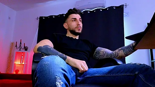 MightyAaron66 élő XXX-chatje