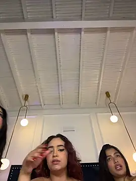 NaughtyNinnaXXX Adlı Modelin Canlı XXX Sohbeti