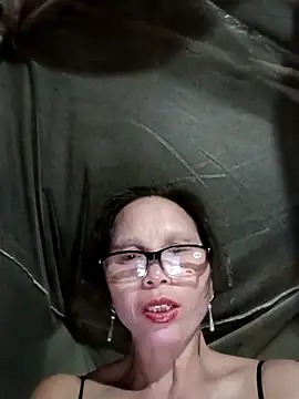 Tina6886: διαδικτυακό σόου στην κάμερα