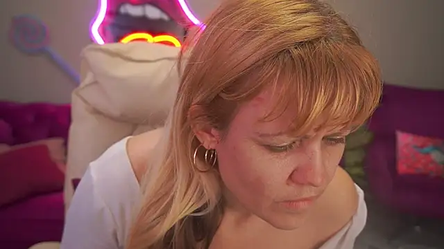 BellaLaPetit's Live XXX Chat