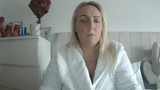 Chatroom XXX en direct de theblondecocklover