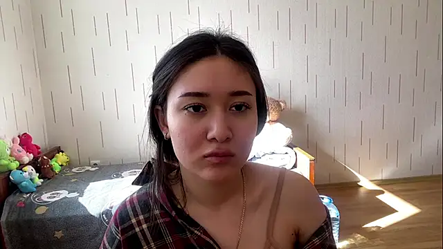 YourMiIa: онлайн-секс-чат