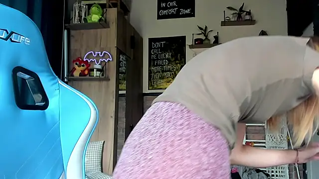 karo123421 Adlı Modelin Canlı XXX Sohbeti