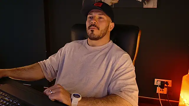 Show modela AngeloEric na web-kameri