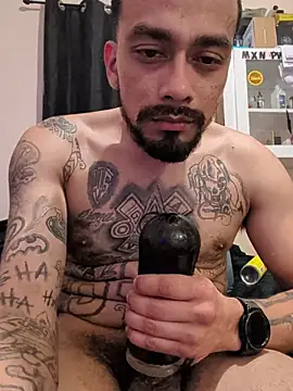 Cnutt310: διαδικτυακό σόου στην κάμερα