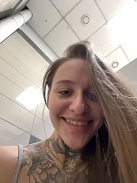 Chat +18 de KishaMur ao vivo