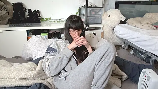 CeriseLapine Adlı Modelin Canlı XXX Sohbeti