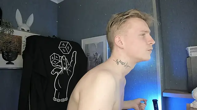 Show modela AlexxSweet na web-kameri