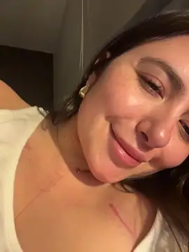 sukhakunis1: διαδικτυακό σόου στην κάμερα