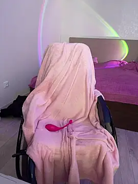 MiniSophiaa's Webcam Show