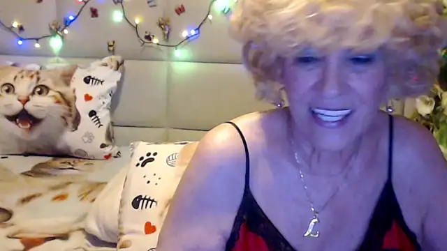 HappyWomanOn Webcam Show